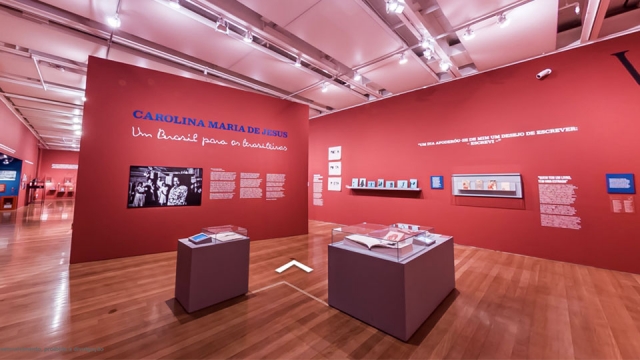 Vista da entrada da exposição Carolina Maria de Jesus: um Brasil para os brasileiros, no IMS Paulista.